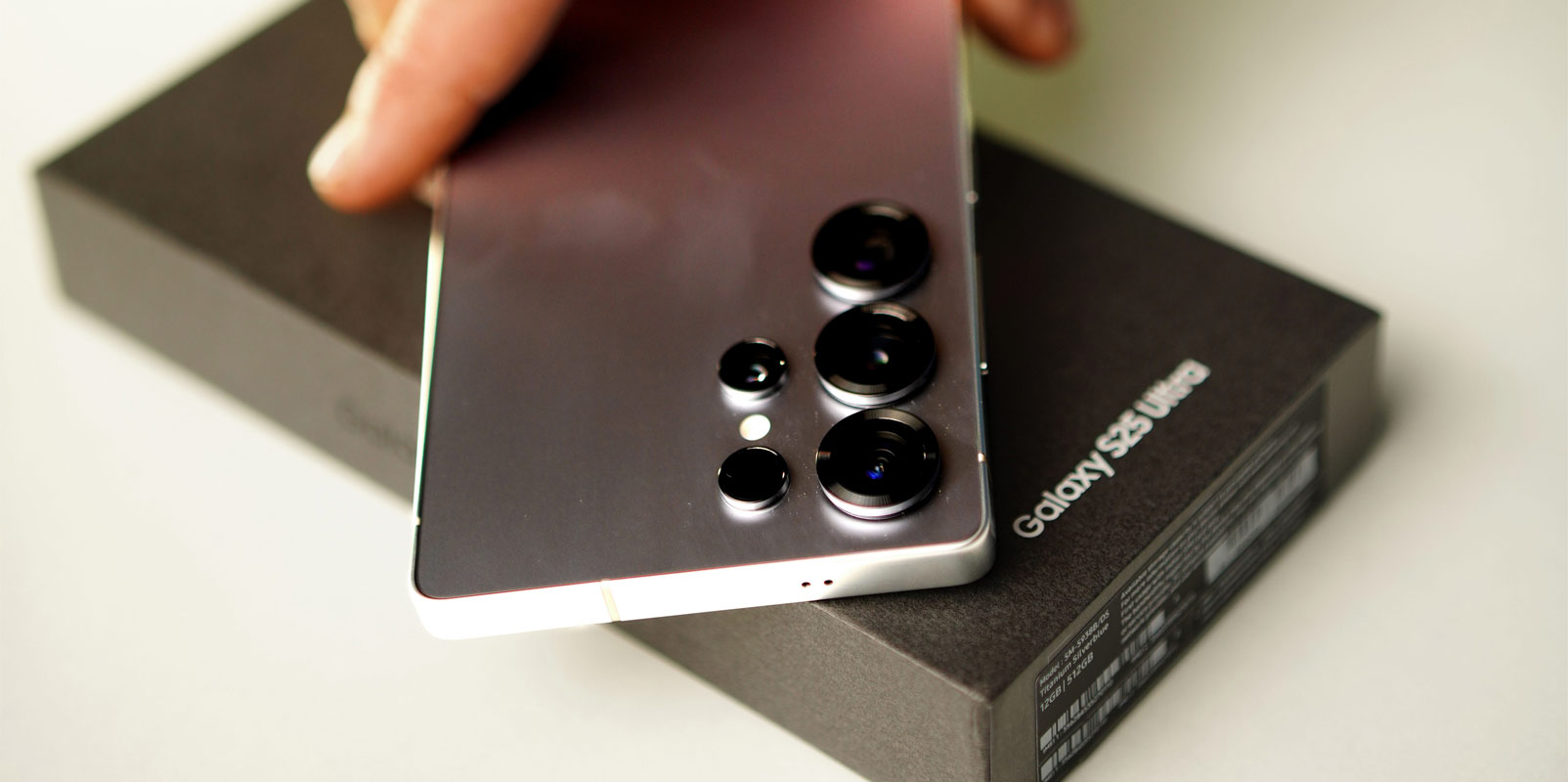Samsung dominates the India Premium Smartphone Segment in H1 2020: CMR