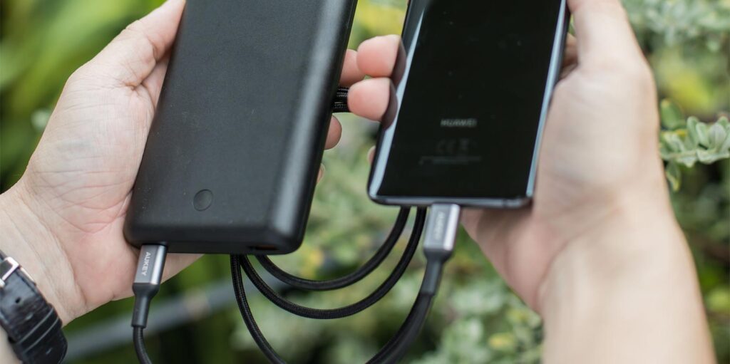 Smartphone users accord a premium to long battery life and swift charging: CMR Survey