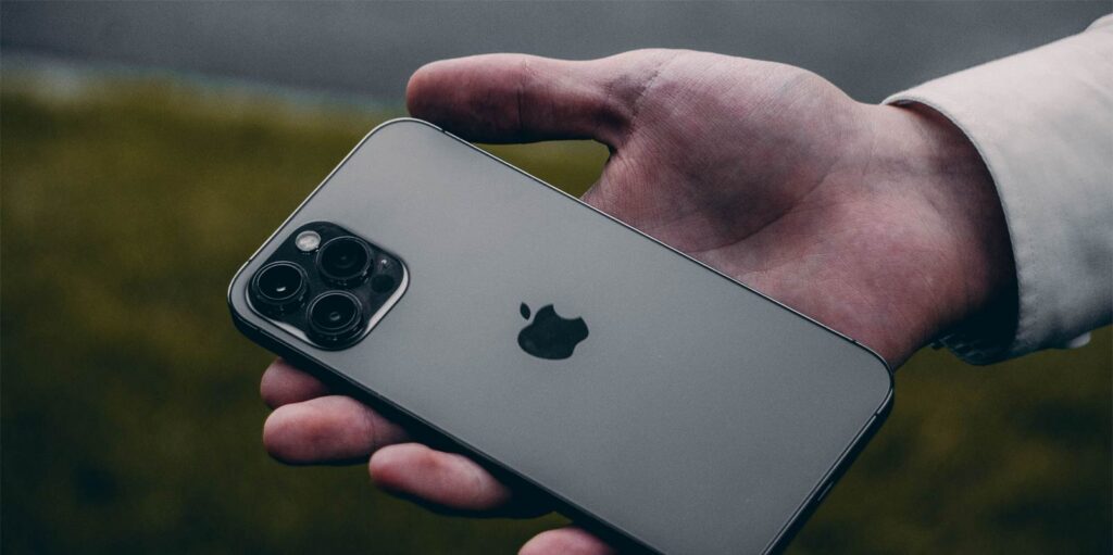 CMR Study reveals Indian Youth seek Aspirational Premium Smartphones offering the latest spec