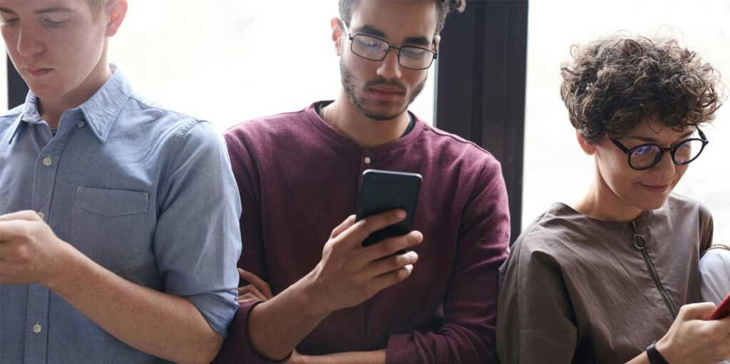 India Smartphone Market Resilient in Q4 2023: 19% YoY Growth, 65% 5G Smartphones Shipped: CMR
