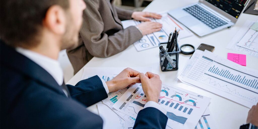 Can Traditional Family Dynamics be a Hindrance to Tech Growth in UAE Society?